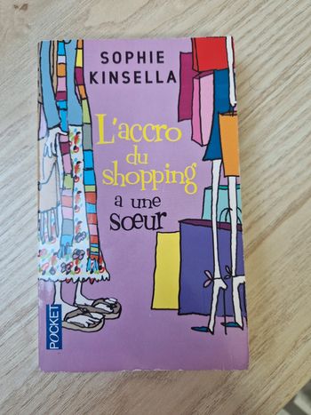 Livre de poche L'accro du shopping a une sœur de Sophie Kinsella