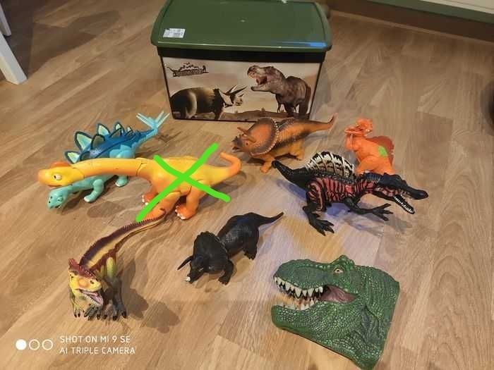 Lot dinosaures+boîte de rangement