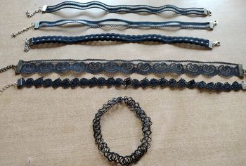 Lot de colliers noirs 1