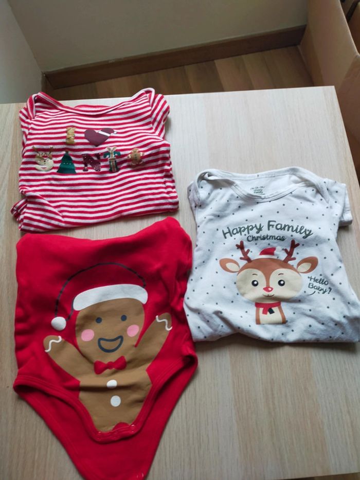 Lot 3 bodies de Noël 18 mois - photo numéro 2