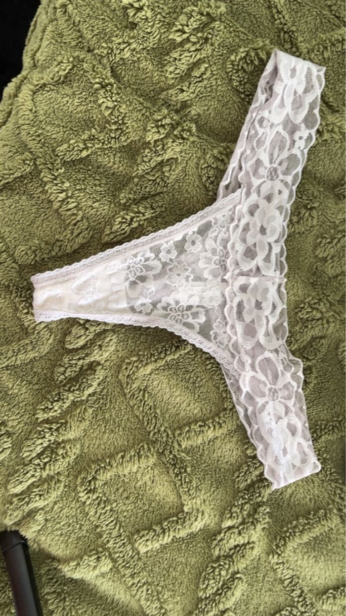 String dentelle femme