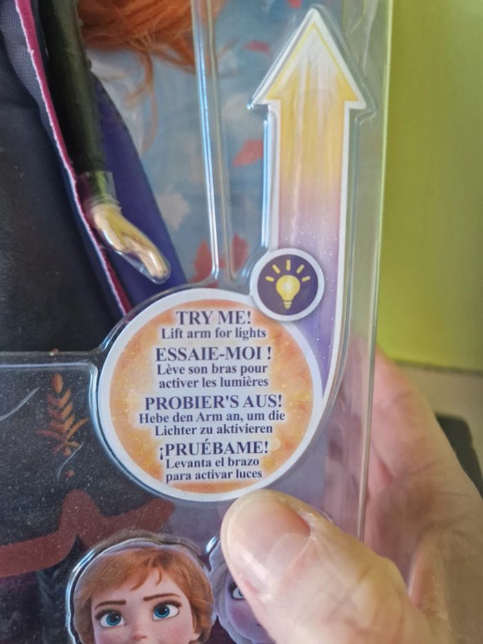 Poupée Anna robe lumineuse - photo numéro 2