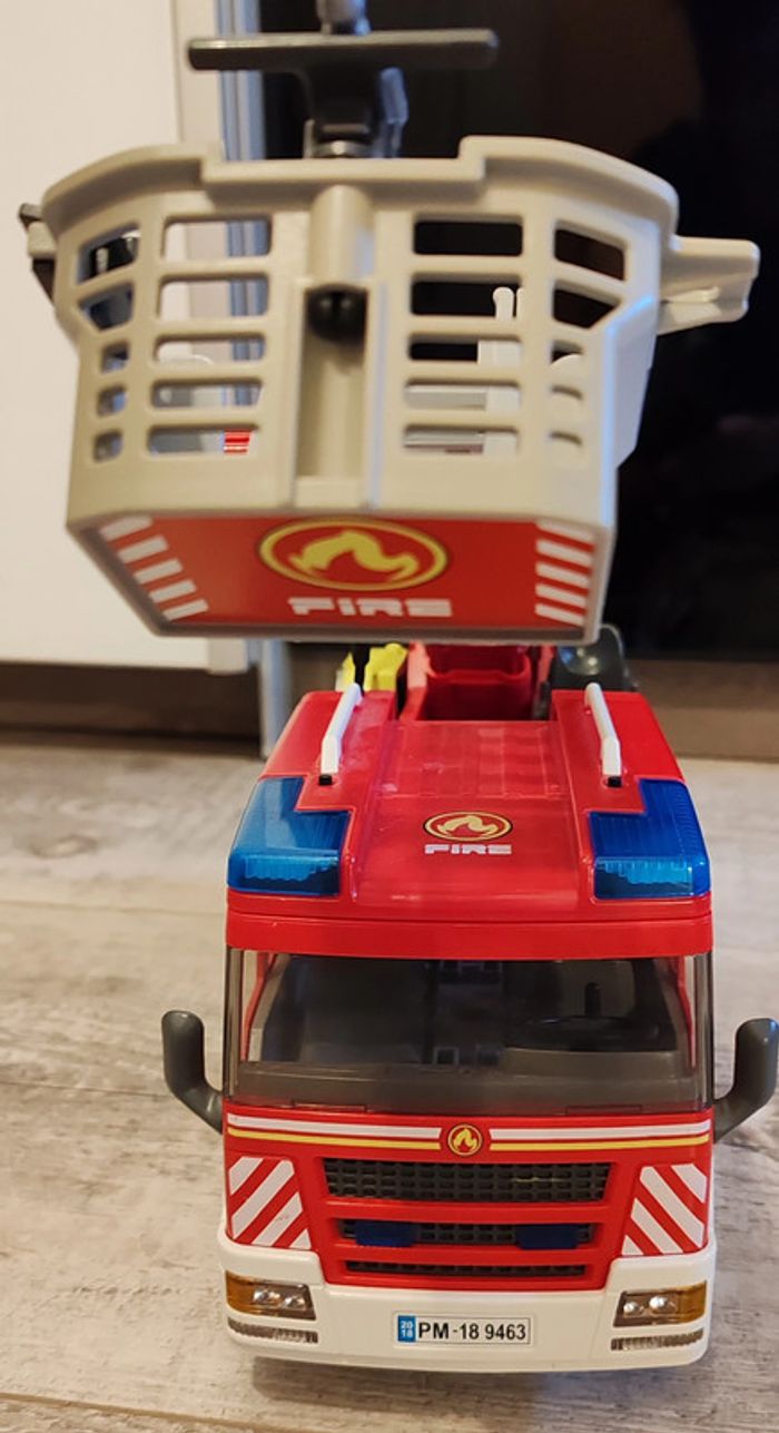 camion grande échelle pompier Playmobil - photo numéro 10