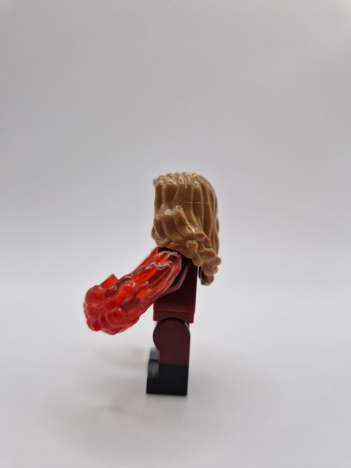 Figurine type lego Wanda sorcière rouge Marvel - photo numéro 2