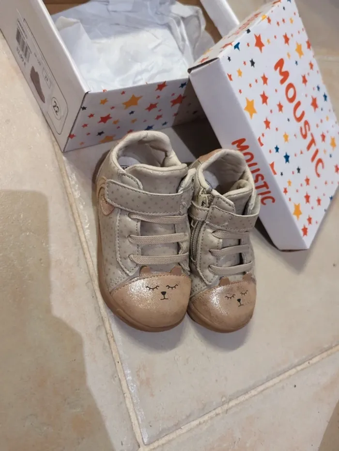 Chaussures moustic 22