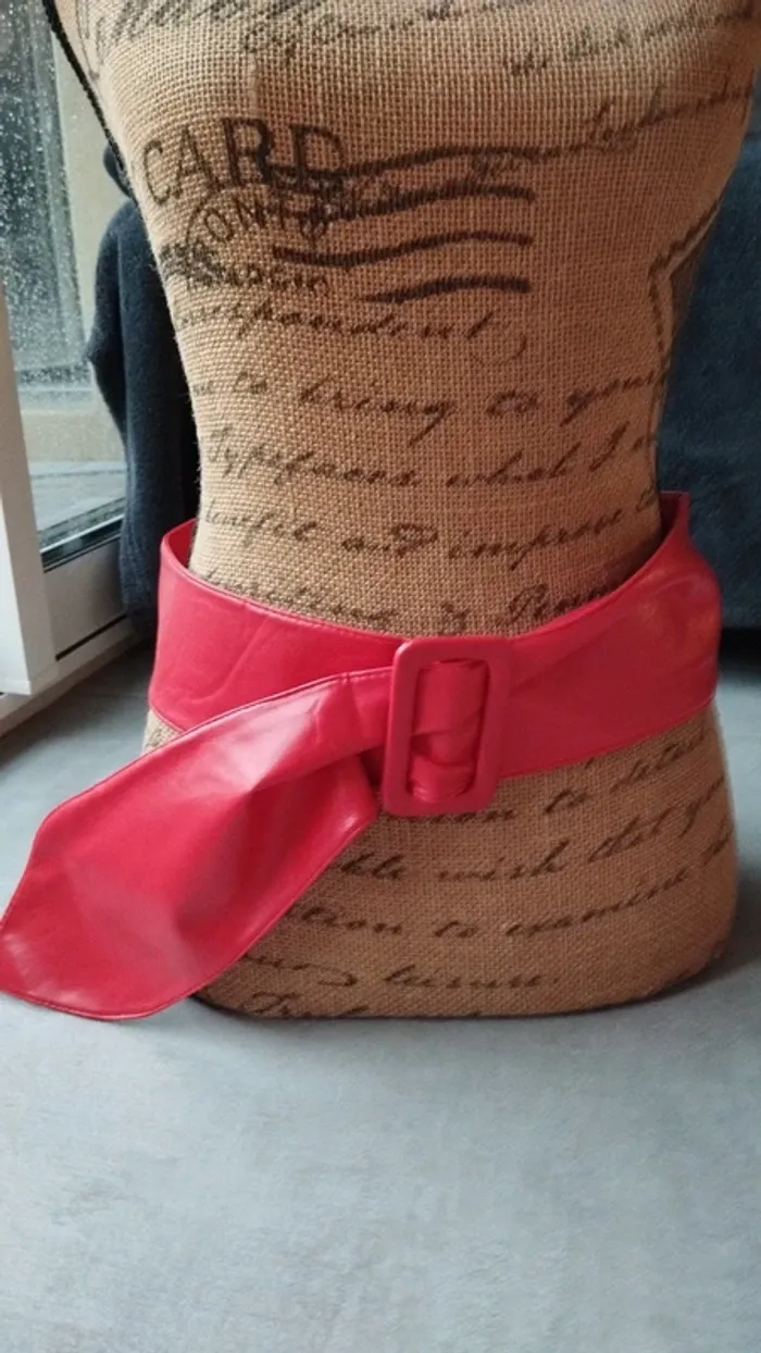 Ceinture souple rouge ajustable femme