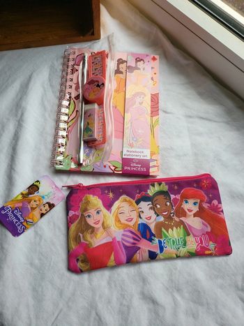 Carnet trousse papeterie princesses Disney