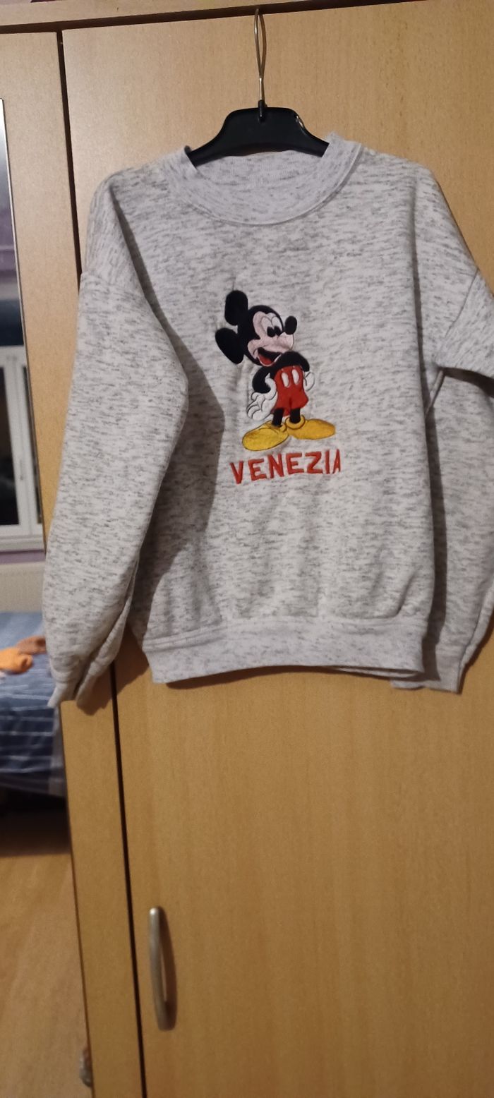 Très beau pull garçon T 6 ans