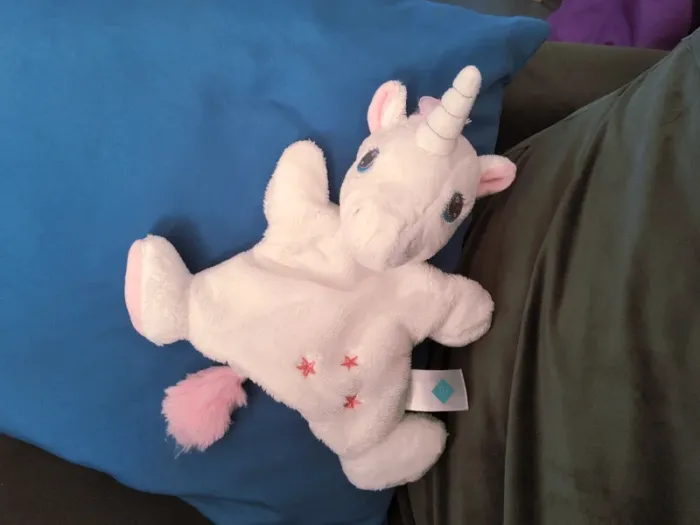 Peluche marionnette Licorne TEX Carrefour doudou marionnette blanc et rose - photo numéro 3