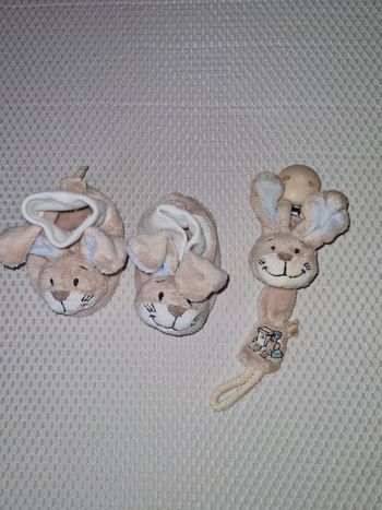 Lot chausson 3/6 mois attache sucette