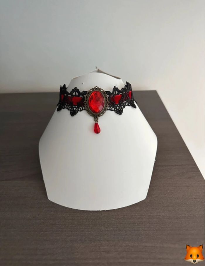 Collier gothique ras du cou velours noir et rouge