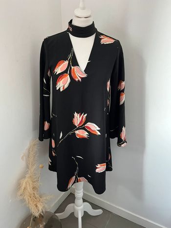 Robe noire à fleurs Zara S comme neuve