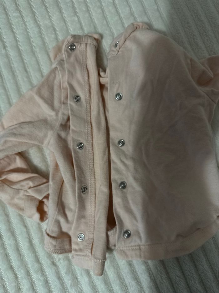 Top manche longue - blanc et rose - Gémo - 6 mois - excellent état - photo numéro 4