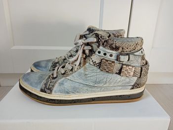 Khrio. Baskets