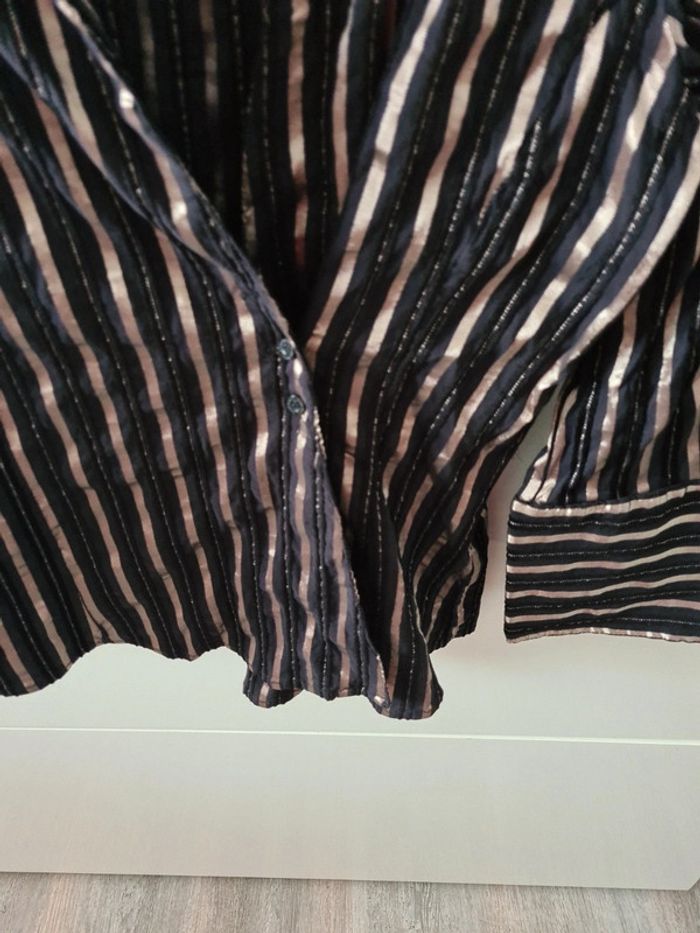 Chemise cache cœur noir et dorée Zara - photo numéro 3