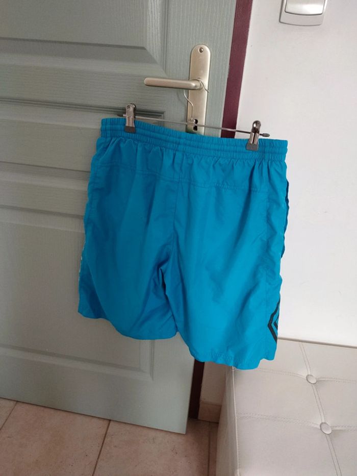 Short de bain Umbro taille L - photo numéro 2