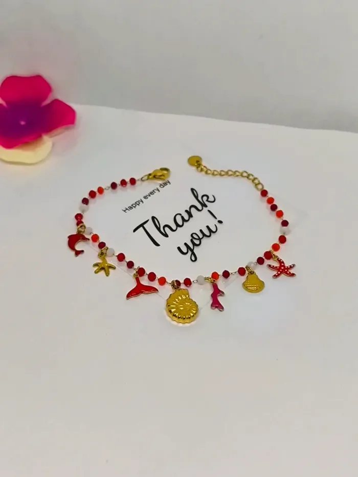 Bracelet doré et rouge avec perles de cristal et breloques de la mer - photo numéro 2