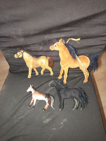 Lot petit chevaux