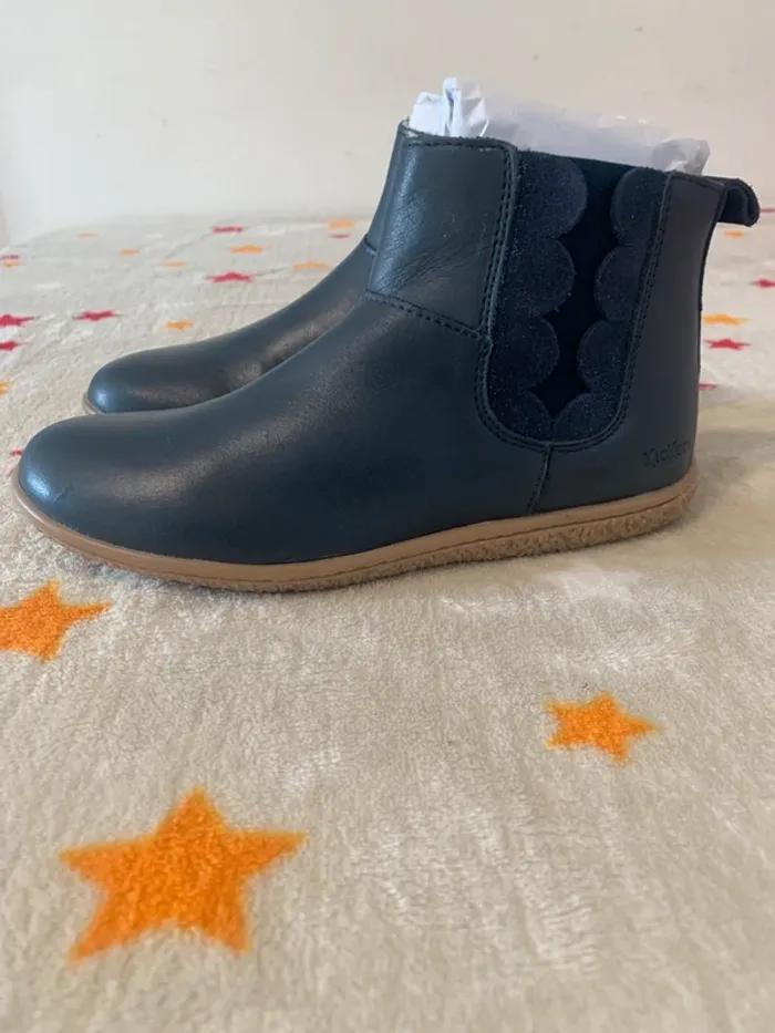 Bottines Kickers Bleu marine T32 – cuir & détails brillants – neuves étiquetées - photo numéro 4