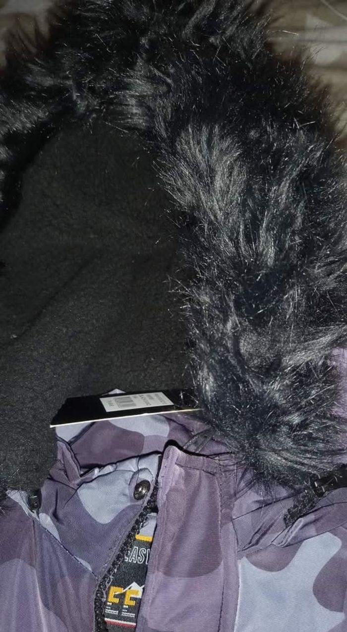 Blouson parka Deeluxe 14 ans neuf
Neuf 79,99euros - photo numéro 4