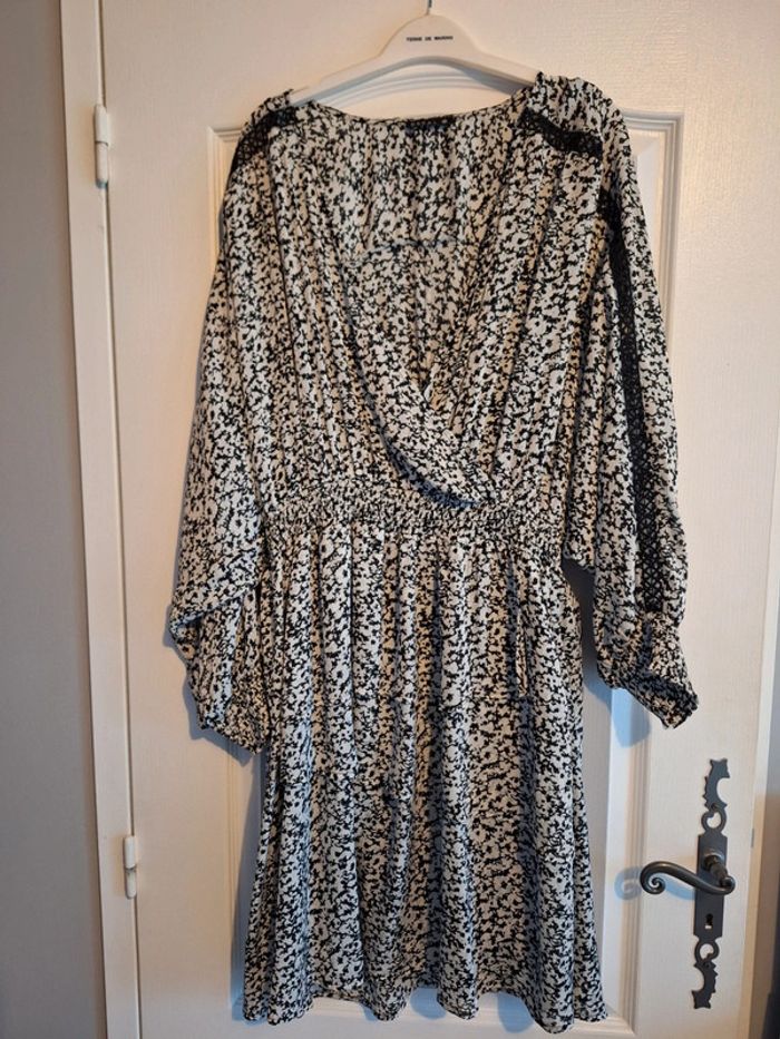 Robe noir et blanche
