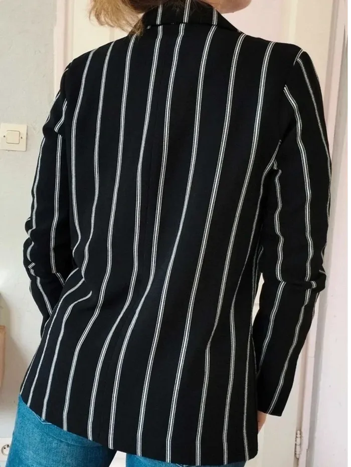 Blazer  noir  rayé  blanc  -  H&M  -  36-  Parfait  état - photo numéro 3