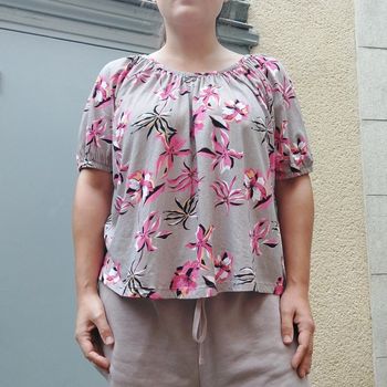 Haut Benetton neuf 38 convient à 40