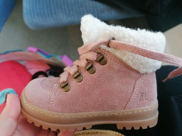 Boots bébé fille fourrées à col sherpa neuve - photo numéro 2