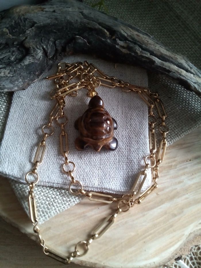 Collier pendentif tortue en pierre oeil de tigre