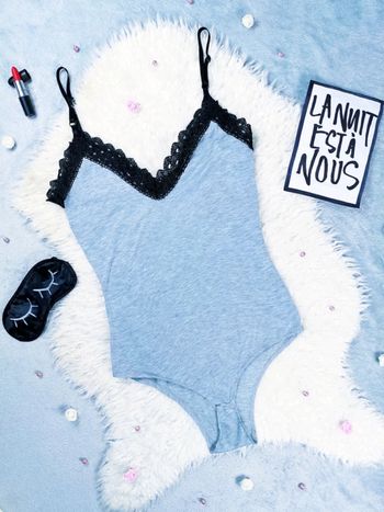 Body chiné gris avec dentelle noire- T.M ou T.38 🖤