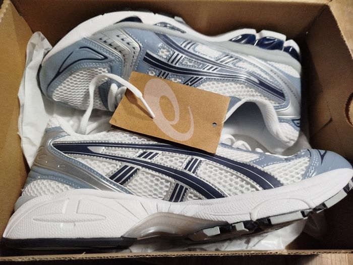 Basket asics  homme