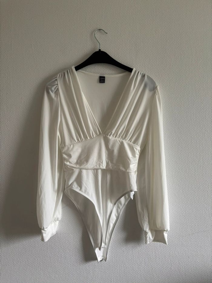 Body blanc décolleté