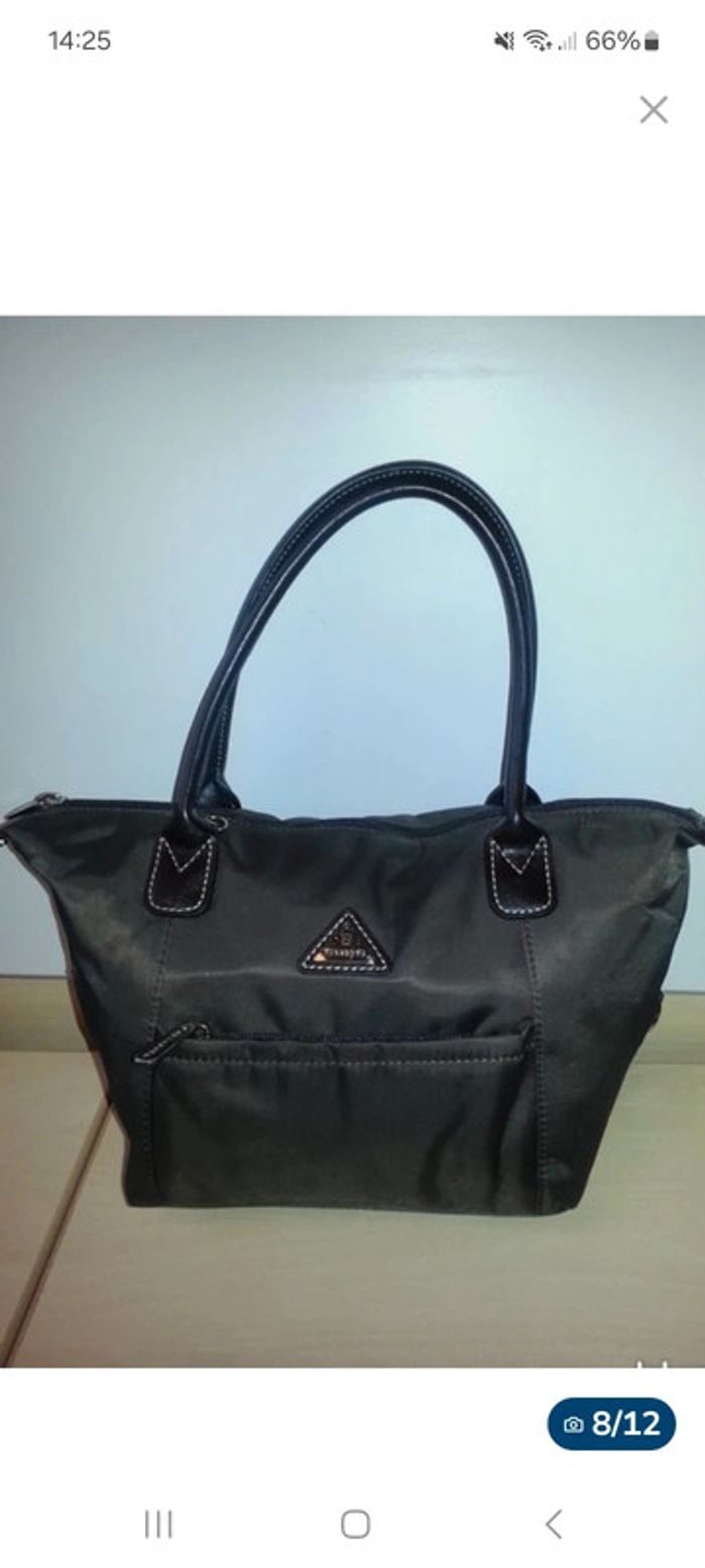 Petit sac vintage toile et
cuir Hexagona marron
excellent état - photo numéro 2