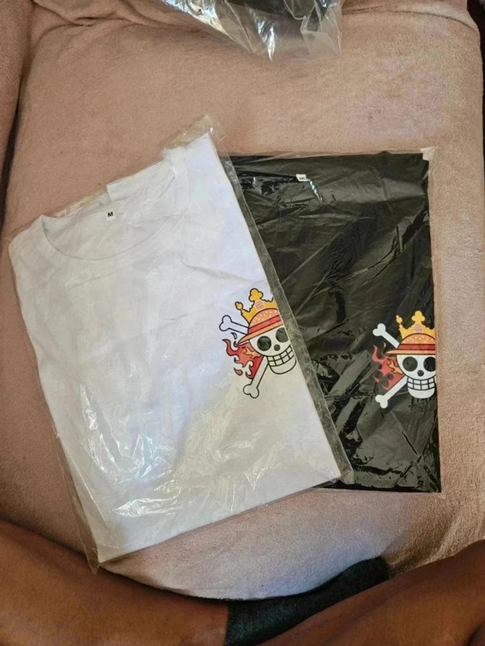 T-shirt Onepiece Taille m lot de 2
