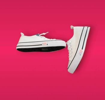 Baskets blanches lacets élastiques neuves Lovely skull pointure 31