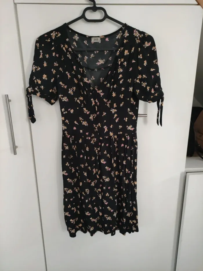Robe noir fleur