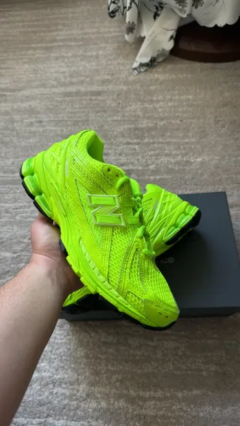 New Balance 1906R Neon Green