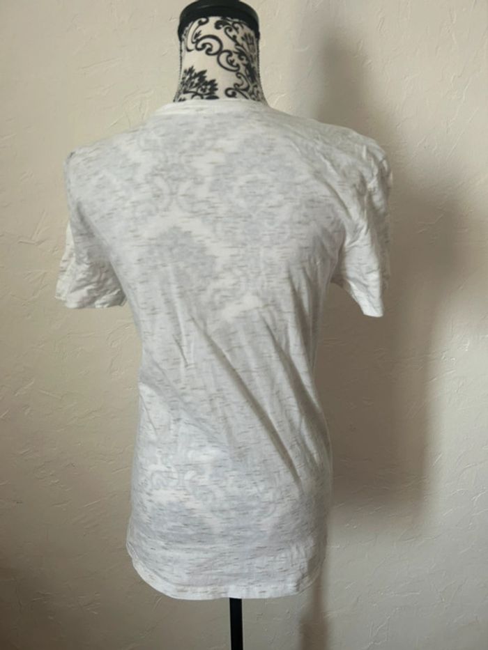 Très beau tee shirt créme 🥰 taille S kiabi - photo numéro 2