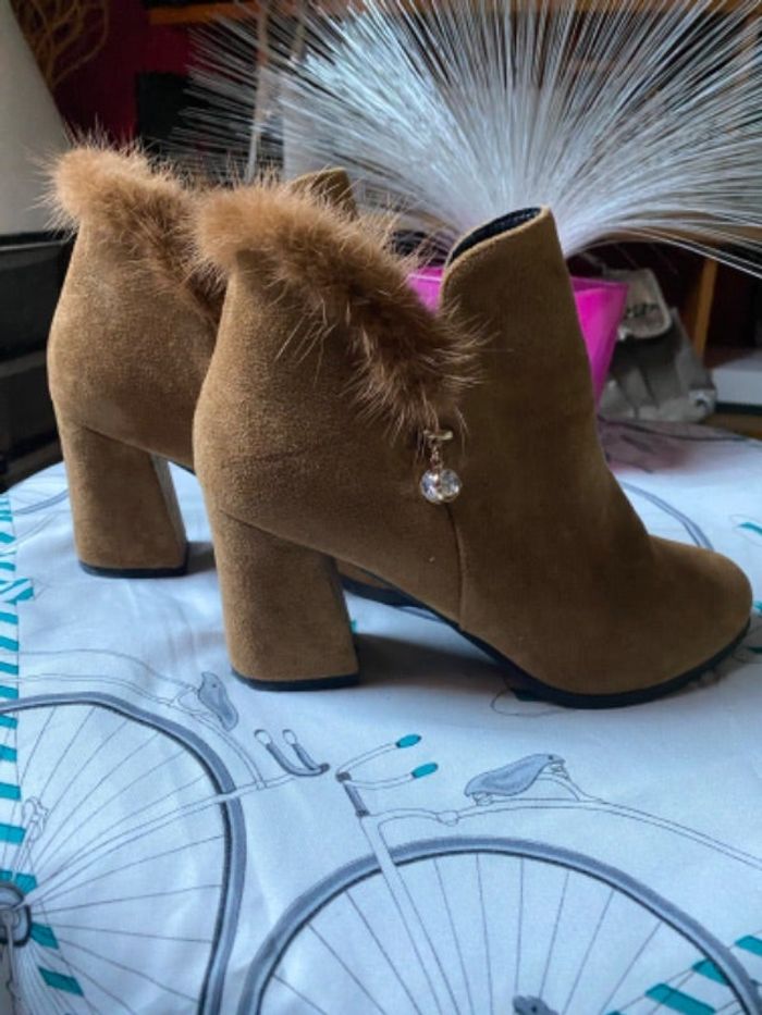 Bottines coloris camel P 38 daim !