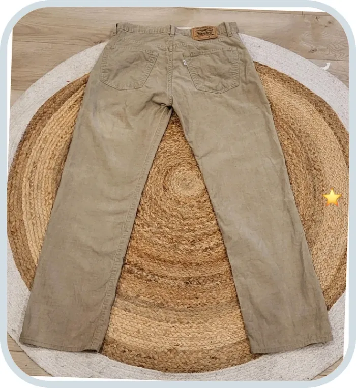 Jean Levi's 551 – Coupe droite vintage – Beige/ Kaki clair - Très bon état - Taille 38/40 - photo numéro 4
