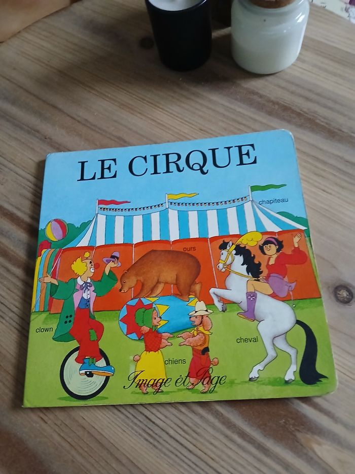 Livre carton Le Cirque - Froebel-kan