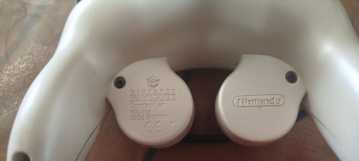 Manette Nintendo GameCube blanche - photo numéro 9