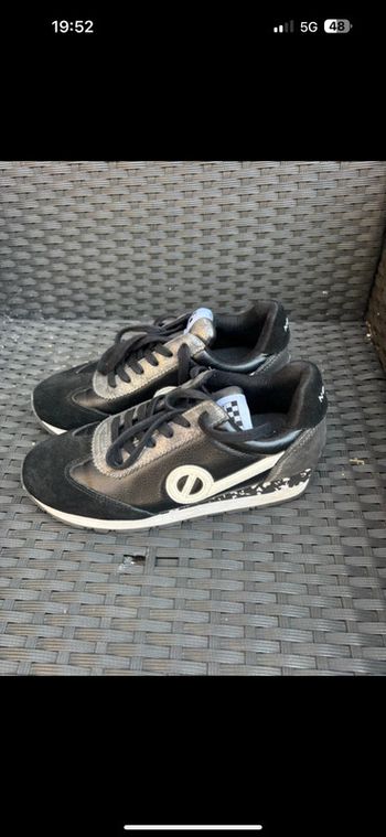 superbe paire de baskets No Name en cuir noir et argent, taille 37