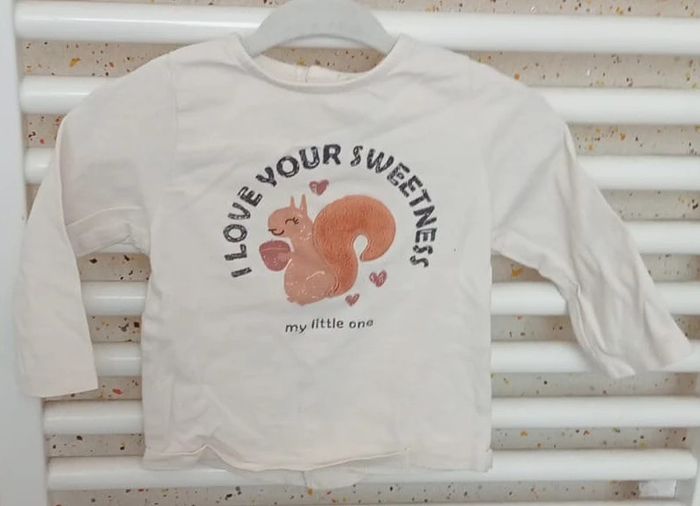 Tee shirt manche longue crème motif écureuil Kiabi Taille 6 mois - photo numéro 2