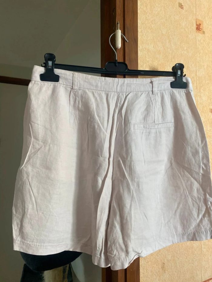 Short blanc taille 38 marque kiabi très bon etat - photo numéro 5