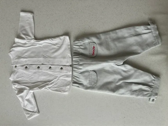 Pantalon et t-shirt - photo numéro 2