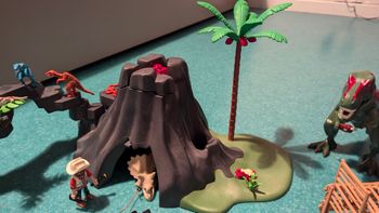 Île volcan avec tyrannosaure Playmobil 70327