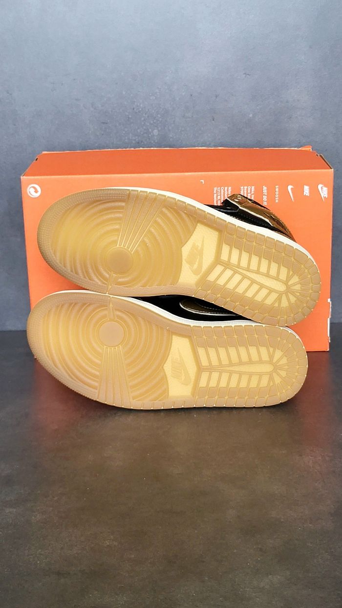 Air Jordan 1 Retro High OG Black Metallic Gold Sail - DZ5485071 - Unisex - Size : 38.5 🌈🌈 - photo numéro 6