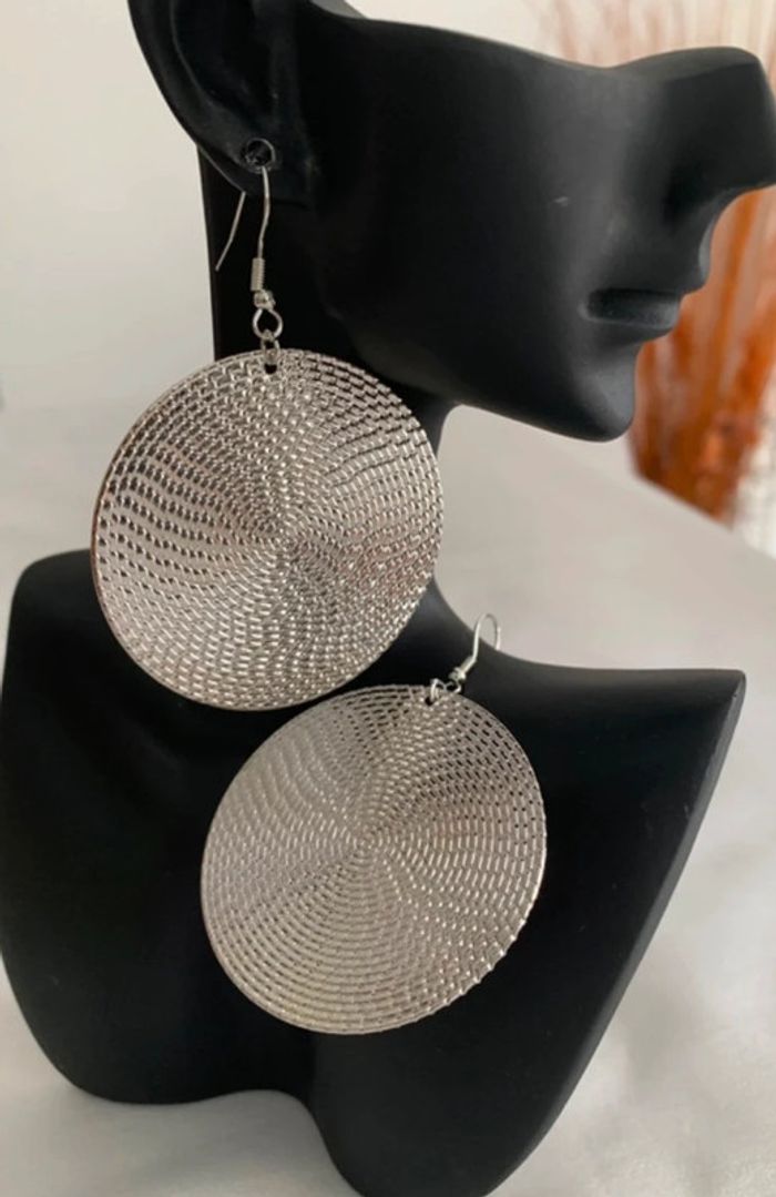 Boucles d’oreilles xxl vintages rondes argentées - photo numéro 3