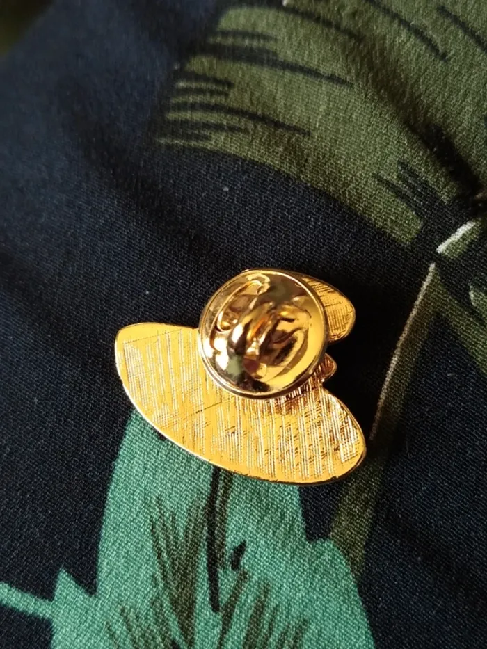 Broche pins pin's pin parfum avon casbah - photo numéro 2